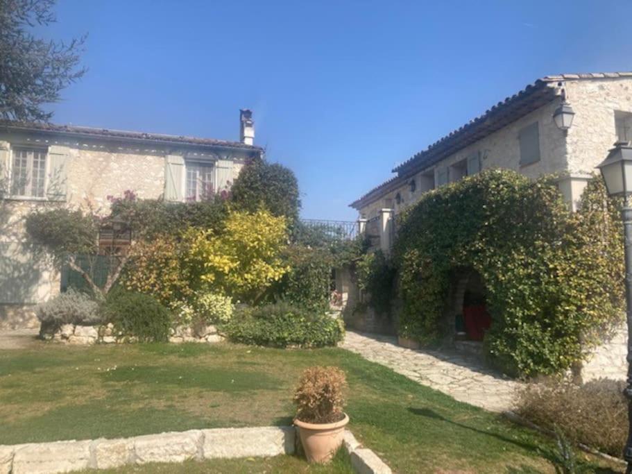 Ferienwohnung Agreable Chambre D'Hotes Avec Vue Sur Les Collines La Colle-sur-Loup Exterior foto